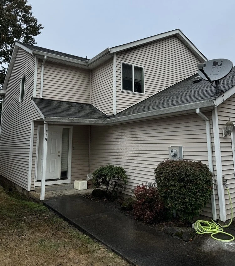 a home in oregon after house washing service